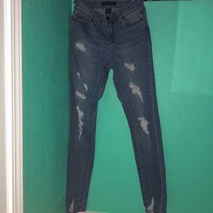 Skinny ripped jeans (juniors)